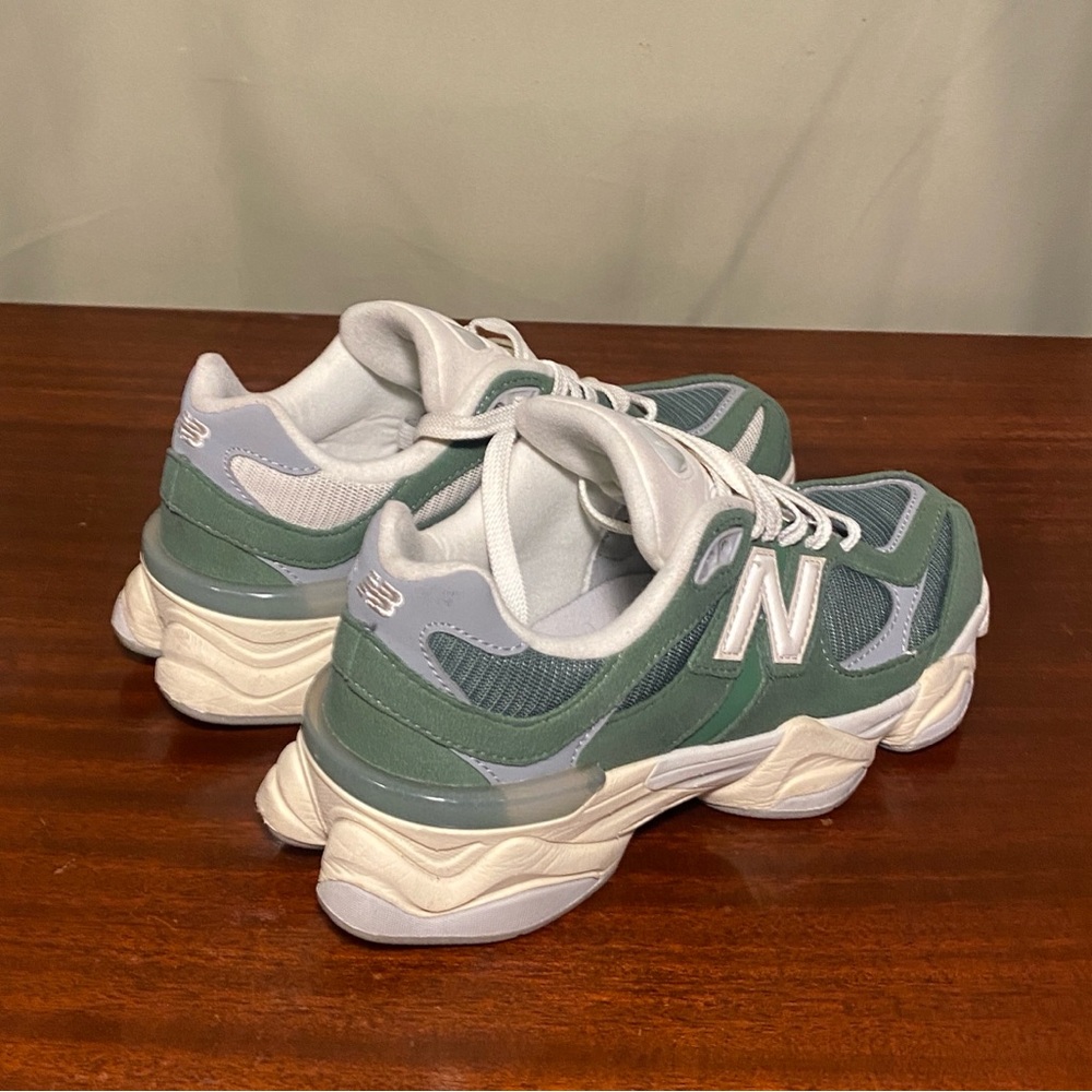 New Balance 9060  Nori Green/Bone M GC9060VG  Big Kid 5.5/Women’s 7 - Picture 4 of 8